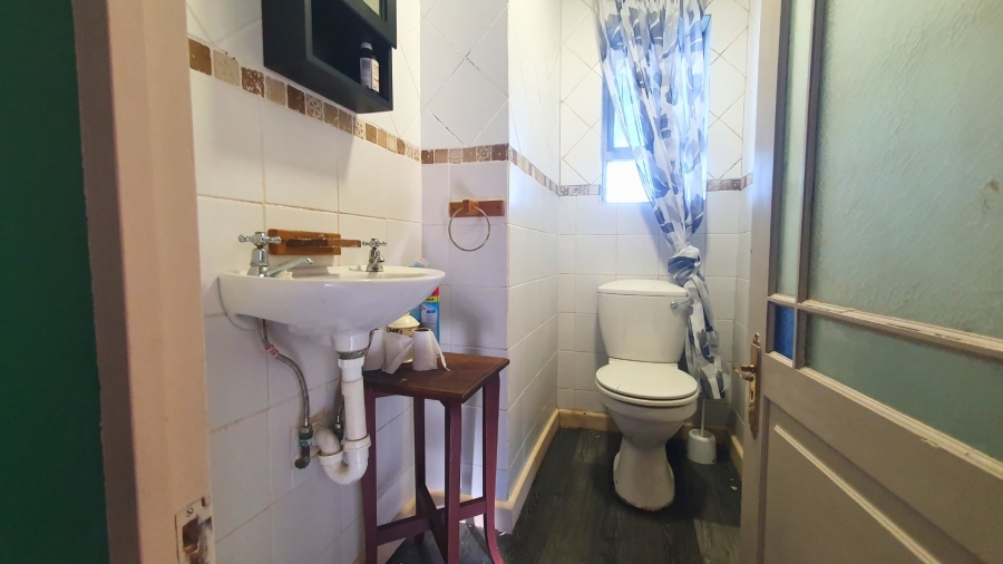 5 Bedroom Property for Sale in Herolds Bay Western Cape